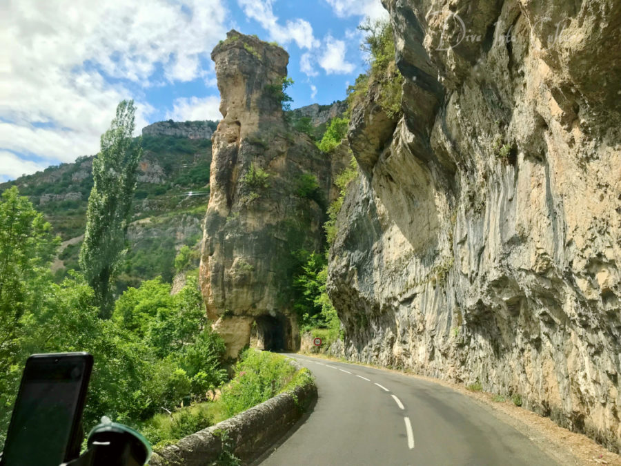 Vanlife Frankreich: Abenteuerliche Route in der Tarnschlucht, massive Felsen, die staunen lassen!